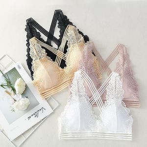 Sutiã feminino com alças cruzadas largas, renda vazada floral, bralette com almofada removível, sem fio, peça íntima