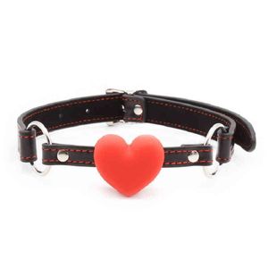 NXY SM Bondage Heart Gag Rubberpu Leather Otwarty Usta Uprząż Kulka Kształt Para Gra Flirting Seks oralny Produkt Dla Kobiety Man O3 1223