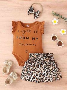 Bebek Sloganı Grafik Fırfır Trim Bodysuit Leopar Baskı Kuşaklı Şort Bandı Ile