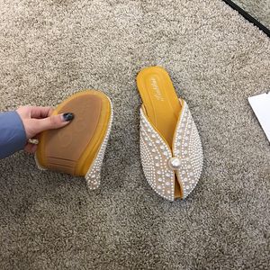 Kvinnors Skor Round Head Slippers Outdoor 2020 Spring and Summer New Fashion Flat Bottom Pearl Mules X1020