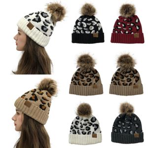 Новые дизайнерские 5 цветов зимы женщин Вязаная шапочка Leopard меха Cap Pom Болл Вязаные шапки Skully Теплый Лыжный Модные Мягкие Толстые Колпачки