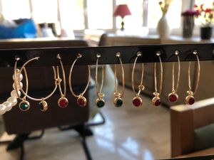 Hoop Huggie Fashion Gold Color Plating Colorful Jewel Tone Thin With Liten Stone Charm för kvinnor Gilry Elegant Böhmen smycken Access1