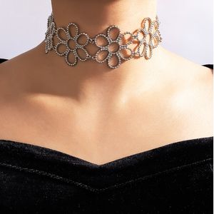 Linda flores clavícula colar gargantilha para mulheres oca out geometria cor prata liga metal ajustável jóias