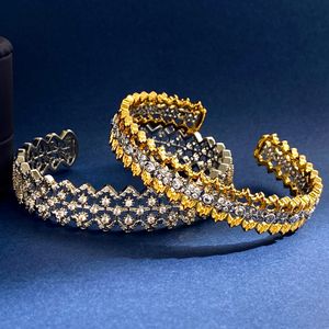 Mode toppkvalitet 18k guldpläterade Bangles Kärlek Koppar Iced Out Diamant Manschett Bangle Armband Charm Armband för kvinnor Pochette Bijoux Tillbehör Partihandel