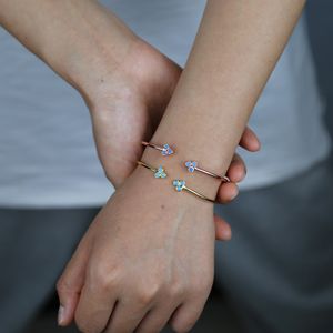 Enkel Rundrör Bangle Armband Smycken Med Guld Silver Färg Pläterad Öppet Band Emalj Blomma Leaf Charm Gratis Storlek Bangle