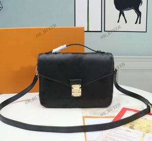 Högkvalitativ mode Luxurys axelväska Onthego Medium Tote Kvinnor Designers Handväskor vid poolmonogrammen Embossing Messenger Bags 45596