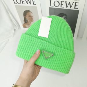 Cappello da pescatore di alta qualità Designer Uomo Donna Marchio Triangolo Lettera Cap Beanie Casquetes Cappelli da pescatore Patchwork Moda Autunno e inverno Caldo 16 colori