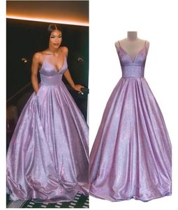 Glaring 2020 Ljus Lilac Aftonklänningar med fickor Spaghetti Straps V Neckrock Courte Sexy Prom Dresses Party Dresses Lång formella klänningar