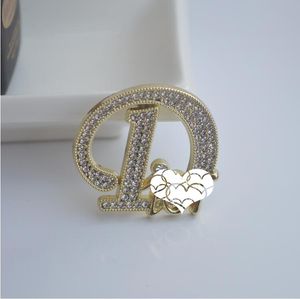 Hot-selling Korean letter full diamond brooch atmospheric sweater corsage women all-match suit coat retro accessories fast delivery