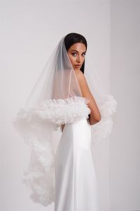 Fingertip Length Short Wedding Veil Two Layers Tulle Ruffles Vestido De Noiva Longo Custom Made Elegant Bridal Veil with Comb2678