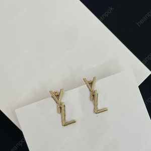 2021 Mode Designer Oorbellen Voor Vrouwen Sieraden Zilver Gouden Letters Hoop Oorbel Womens Stud Oorbellen Box Bruiloft Oor Studs Hangers
