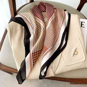 70x70cm Square Neck Silk Scarf Bandana 2022 Topp Kvinnor Mode halsdukar För Dam Ny Print Bag Foulard Sjalar Wraps Hair Hijabs Y220228