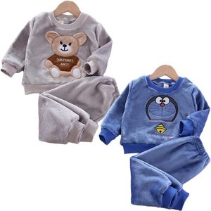 Ny höst vinter baby kläder pyjamas sätter tjejer pyjamas barn varm flannel flece catoon björn barn sova kläder hemdräkt 1-6Y LJ201216