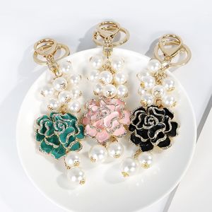 Ny trendiga modeins -lyxdesigner Pretty Camellia Flower Mutli Pearls Tassel Bag Charms Keychains for Women Girls3118
