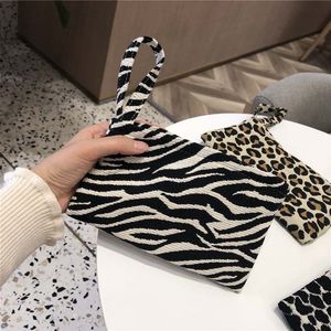 40pcs borsa per cellulare portafoglio arte del panno portare a mano piccola borsa di stoffa moda in bianco e nero stampa leopardo semplice borsa di stoffa jacquard per il tempo libero
