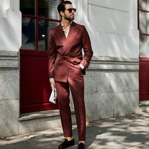 Brytyjski styl Pinstriped Mens Garnitury 2 Sztuk Burgundii Podwójne Piersie Spodnie Man Suit Business Wedding Blazer (Kurtka + Spodnie)