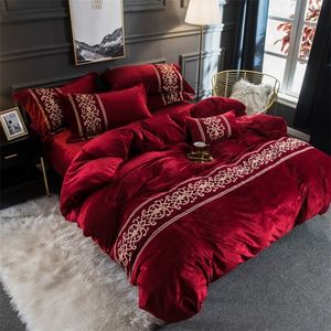 Luxury Red Purple Green Gray Blue Pink Winter Fleece Fabric Lace Embroidery Bedding Set Flannel Duvet Cover Bed sheet Pillowcase 201021