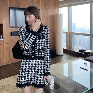 2021 Knittingskylt Kvinnaklänningar Autumn New Fashion Houndstooth Cardigan kjol Lady Elegant Two-Piece Dress Set Sticked Kirt Set