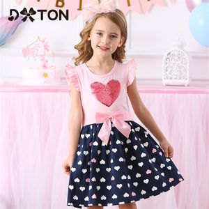 DXTON 2020 Dziewczyny Ubrania Nowe Letnie Dziewczyny Suknie Latające Rękaw Princess Dress Cekiny Heart Girls Vestidos Casual Dzieci Dress LJ200923