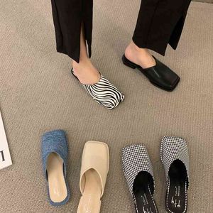 Sandaler Kvinnor Skor Koreansk version Halv Baotou Low Heel Beach Slippers Zebra Pattern Large Head Flat Bottom Flip-Flops Sommar 220228