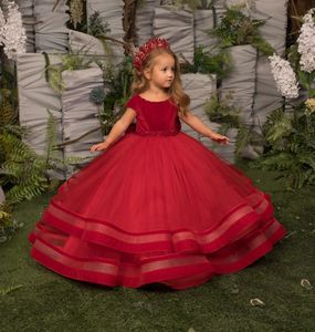 2022 Koyu Kırmızı Sevimli Prenses Kızlar Pageant Elbiseler Kristal Boncuk Jewel Boyun Kısa Kollu Tül Katmanlı Kat Uzunluk Çocuklar Düğün Çiçek Kız Elbise Artı Boyutu Yay Ile