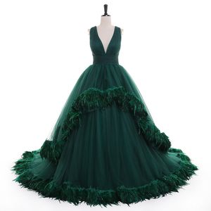 Green Flare Rękaw Pióro Tulle Party Suknie Wieczorowe 2021 Luksusowe Sexy Głębokie V Neck Futro Formalne Prom Dress Suknie Robe de Straire