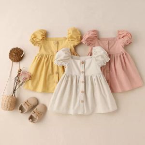 オーストラリアイギリスの米国の子供たちの女の子は綿とリネンの品質パフ半袖ボタンデザイナー夏の子供たちのドレスイン