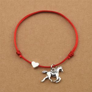 Старинные бегущие лошади подвеска сердца шарм счастливый красный шнур веревка регулируемые браслеты для женщин мужчин животных лошадь ювелирных изделий подарки