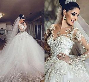 2021 Lyxig Mellanöstern Lace Ball Gown Bröllopsklänningar Appliques Kristaller Beaded Illusion Långärmad Formell Kappor Bridal Dress Cathedral Train