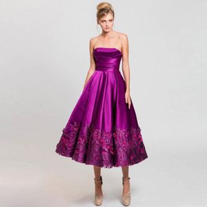 Setwell Strapless A-line Evening Dresses Sleeveless Lace Appliques Pleated Satin Tea Length Purple Prom Party Gowns