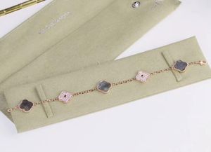 Utmärkt kvalitet V Gold Bangle Charm Pendant Armband med grå blommedesign i Rose D Color Plated For Women Wedding Jewelry Gift PS4429