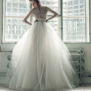 Vintage Långärmad Lace Ball Gown Bröllopsklänningar Luxury Beading Pearls Vestidos de Noiva Custom Made 2021 Sexig Illusion Plunging Dress