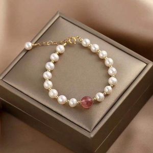 Perlen Armbandnew 14K Gold Süßwasser Perle Strawberry Crystal Armband Einfache Geschenkzeichenfolge Kleine Freundinnen im Angebot