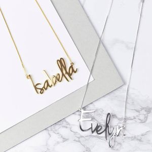 Mode Personlig Carrie Style Leter Pendant Halsband för Kvinnor Guld Anpassad Namn Box Chain Choker Rostfritt Smycken Gift