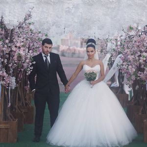 Classic Arabic Pearls Ball Gown Wedding Dresses Floor Length Sweetheart Strapless Plus Size Long Garden Bridal Gowns 2021 Vestidos de novia
