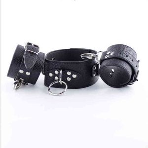 NXY Giocattolo per adulti del sesso Sodandy Collare per schiavo nero Polsini per mani Manette in pelle Pu Set Bdsm Bondage Suit Fetish per donna Coppie1216