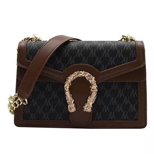 Mjukt läder Cross Body Designer budväskor mode axelväska för kvinnor metallkedja Satchel clutchväska Lyxiga handväskor damväska med lock Stor kapacitet HBP