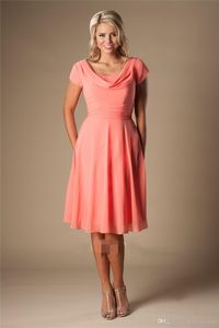Coral Chiffon Short Modest Bridesmaid Dresses With Short Sleeves A-line Informal Maids of Honor Dresses Cap Sleeves Wedding Party Dresses