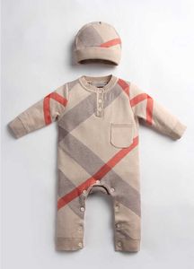 Stickad baby tröja detaljhandelsromper med cap bomull romerer nyfödda baby bodysuit barn jumpsuits klättring kläder45pu