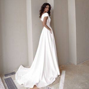 Modest V-Neck Wedding Dress Fashion Short Sleeve Sweep Train Slit A Line Bridal Gown with Pockets 201114