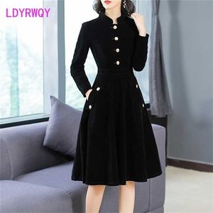 autumn and winter women's European American Hepburn style black thin retro collar velvet dress 220210