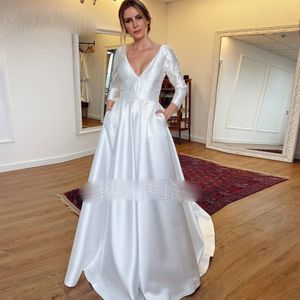 2021 Satin Sukienka ślubna A-Line V-Neck Podeszwa Unikalna Kokarka z kieszeniami Sąd Długość Piętro Długość Bridal Gown Vestido de Novia