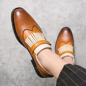 Esculpido pontagem apontada sapato formal para homens contraste de moda geen amarelo brogue homens vestido sapatos borla plus size