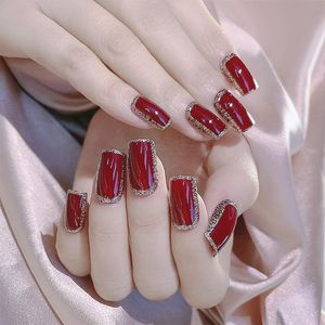 Fałszywe paznokcie 24 sztuk / zestaw Naciśnij Red Gold Rim Glitter Kolor Fałszywe Krótkie Pełne Paznokci Porady Hybrydowe Kobiety Sztuki Narzędzia