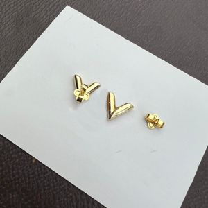 Stud 2022 Design Partihandel Small Letter Stud Earring 18K Gold V Studs Earrings Women Men Wedding Party Jewelry J230717