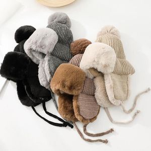 Czapka / Czapki Czapki Kobiet Faux Futro Dzianiny Beanie Kapelusz Miękkie Pom Ball Outdoor Riding Narciarstwo Cap Furry Kobiety Grube Ciepłe Kapelusze