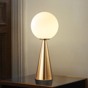 North Europe Bordslampa Vit Glas Ball Desk Lampor Studentläsning Ljus Nyaste Sovrum Lampa Hem Deco Lamp