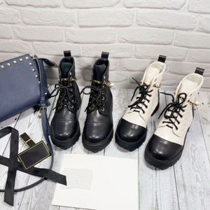 Luxury Designer Spring Women Ankle Boots Top Quality Pure Color Checkered Leather Chains Pearl High Cut Lace Up Short Martin Booties Fashion Ladies Platform Shoes