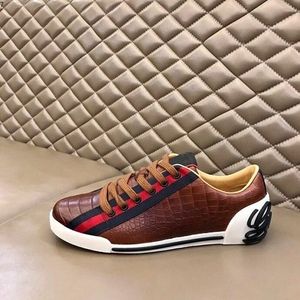 Luxury Men Vintage Low-Top Printed Sneaker Designer Mesh Slip-On Running Casual Skor Lady Fashion Blandade Andningsbara Trainers Kmaa12