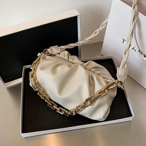 エレガントな織り鎖雲の女性のショルダーバッグ2020新しい品質プリーツデイクラッチ財布の女性のデザイナーハンドバッグアームピットバッグQ1206